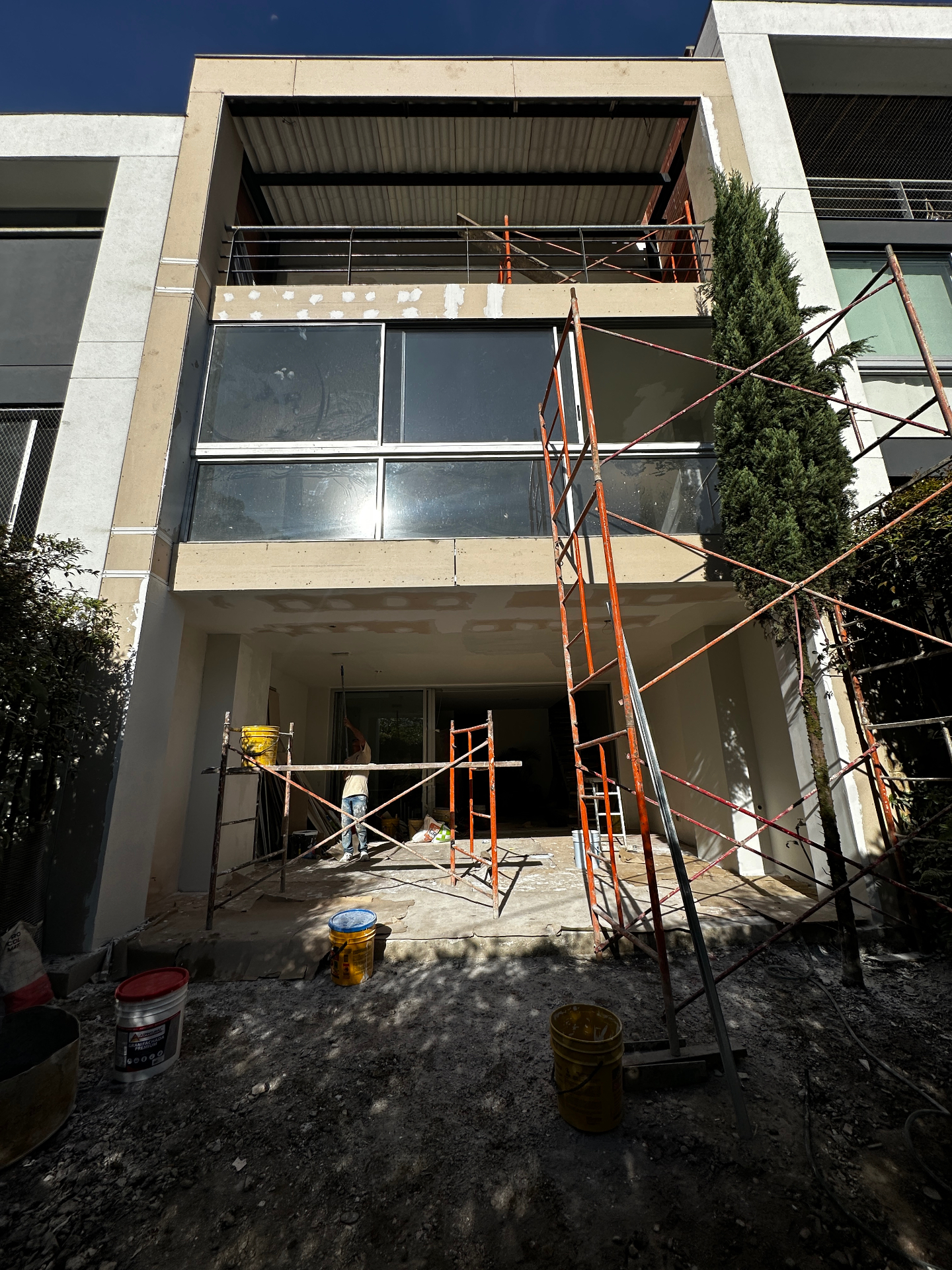 Ampliación y fachada — RENNOVAR reformas Medellín